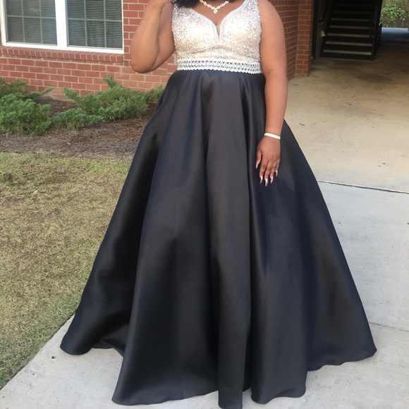 gown Dresses & Skirts - Gorgeous Prom Dress / Gown 😍 .